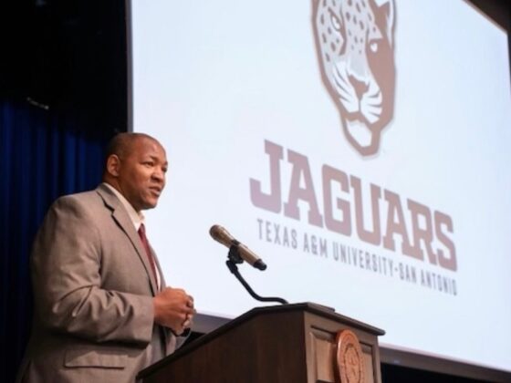 Darnell Smith Speaking at a Texas A&M San Antonio Event