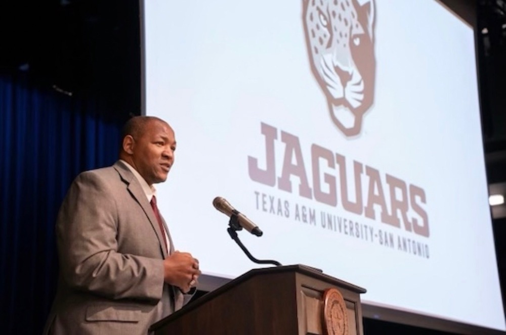 Darnell Smith Speaking at a Texas A&M San Antonio Event